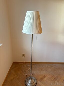 Stojací lampa