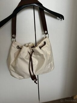 Stylová béžová kabelka