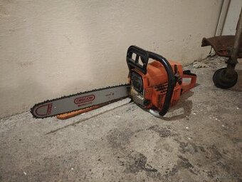 Motorová pila a křovinořez