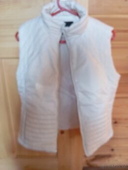 bílá vesta vel.40