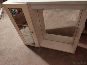 Umyvadlo, zrcadlo,stará síta