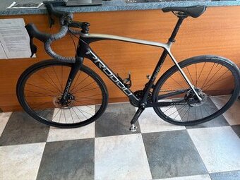 Silniční karbonové kolo