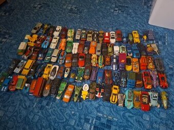 Autíčka, převážně hot wheels, většina ve výborné kvalitě,