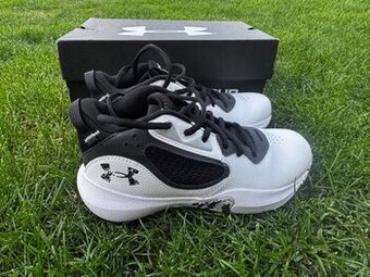 Obuv Under Armour velikost EU 35,5