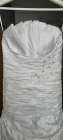 Svatební saténové šaty s vlečkou a spodnicí - 1
