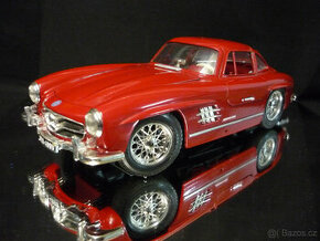 Mercedes Benz 300 SL vínový Bburago 1/18