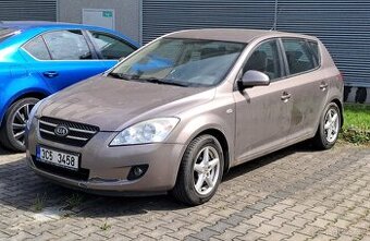 Kia Ceed - CRDi 1.6 - rv 2007 - 260t km - nafta