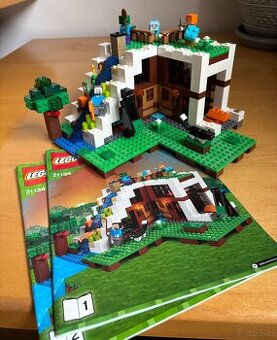 Lego Minecraft 21134, Základna ve vodopádu