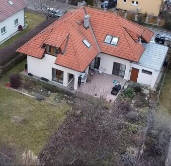 Samostatně stojící rodinný dům 284 m2 na pozemku 687 m2. - 1