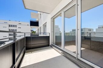 Litomyšl , 2kk, balkon, sklep, komora, garážové stání v domě