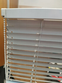 žaluzie horizontální bílé 114 x 168cm, montáž na zeď