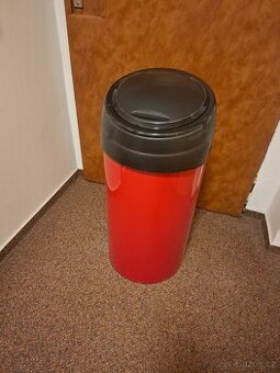 Designovy odpadkovy kos