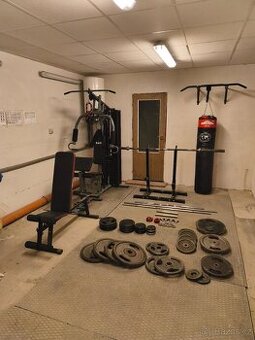 Cvičící věž a náčiní do domácí posilovny