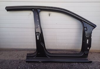 Výřez bočnice prah sloupek Škoda Citigo