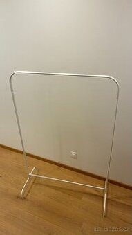 Stojan na oblečení kovový