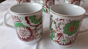 Staré snídaňové hrnky