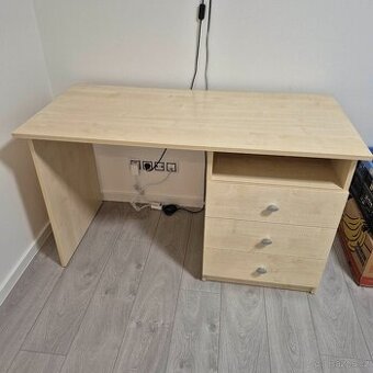 Světlý psací stůl 125x60cm