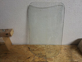 Škoda 706 MTS zadní levé rohové okno