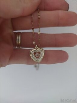 Řetízek s přívěskem ve tvaru srdce