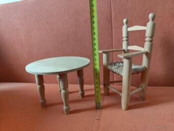 dřevěný nábytek pro panenky