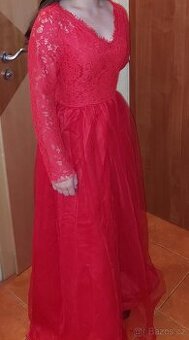 Luxusní červené krajkové šaty S