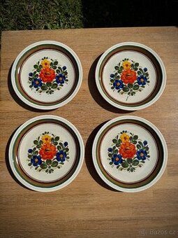 Sada 4 dezertních talířků – Uherský Brod, ručně malovaný kvě