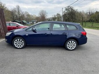 Opel Astra karavan 1.4 turbo RV: 2011