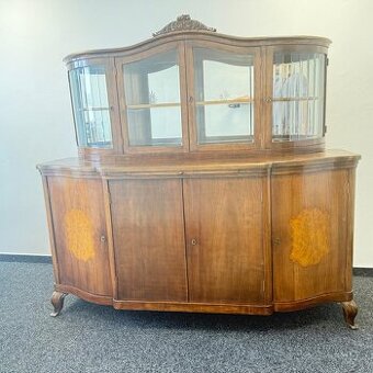 Starožitná komoda s vitrínou