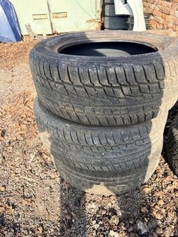 Zimní pneu 215/55/16