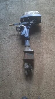 Motor na člun + zdarma nafukovací poškozený rybařsky člun