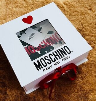 Luxusní.Moschino body 6/9 měsíců