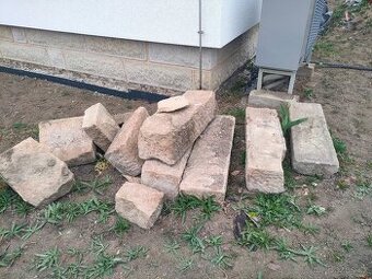 Pískovcové kvádry a kameny