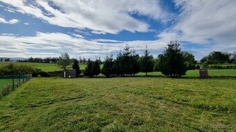 Pronajmu pozemek 1000 m2 na okraji Velešína
