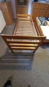 Poctivá dřevěná postel