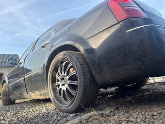 Chrysler 300c na opravu/dily