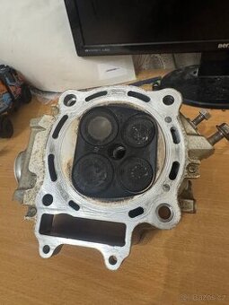 Koupím hlavu crf 450 karburátor - 1