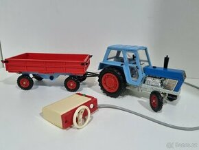 KDN - stará hračka - TRAKTOR ZETOR Crystal 8011