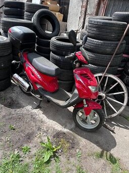 Skůtr Explorer 50ccm bez papírů 3400NAJETO