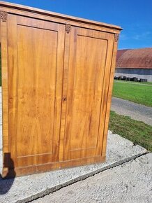 skříň BIEDERMEIER - vzácné třešňové dřevo