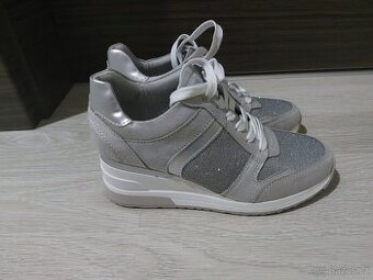 Dámské stříbrné boty vel.38