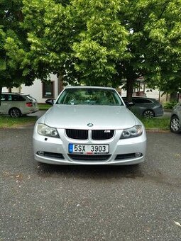 E90