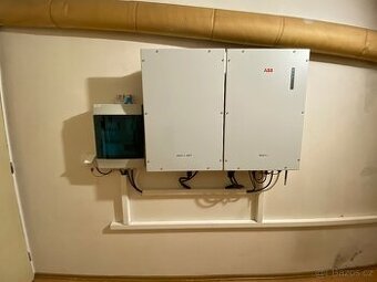 Střídač (3,6 kW) a baterie (4kWh) k FVE značky ABB React 2