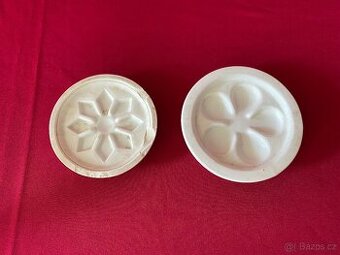 pivní půllitr starý porcelánový podtácek pod pivo láhev