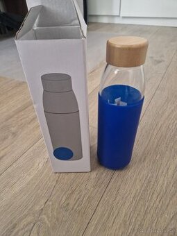 Nová skleněná sportovní modrá láhev Kai 540 ml s dř.víkem
