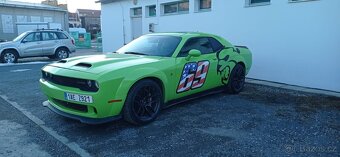 Dodge Challenger SRT 6,4 scat pack