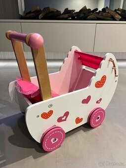 Kočárek pro panenky