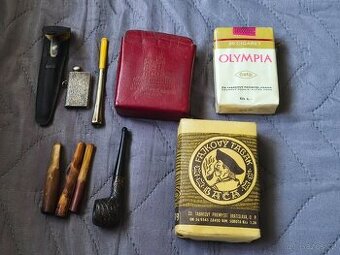 Staré kuřácké potřeby.