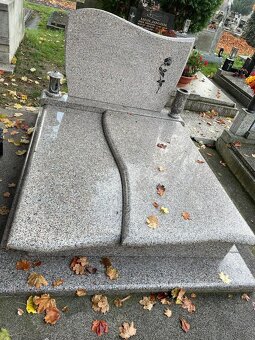 Náhrobní kámen (dvojhrob)