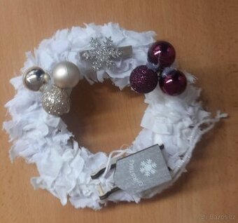 Vánoční věnec ruční práce