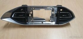 Peugeot 308 II (T9) - středová část včetně výdechu